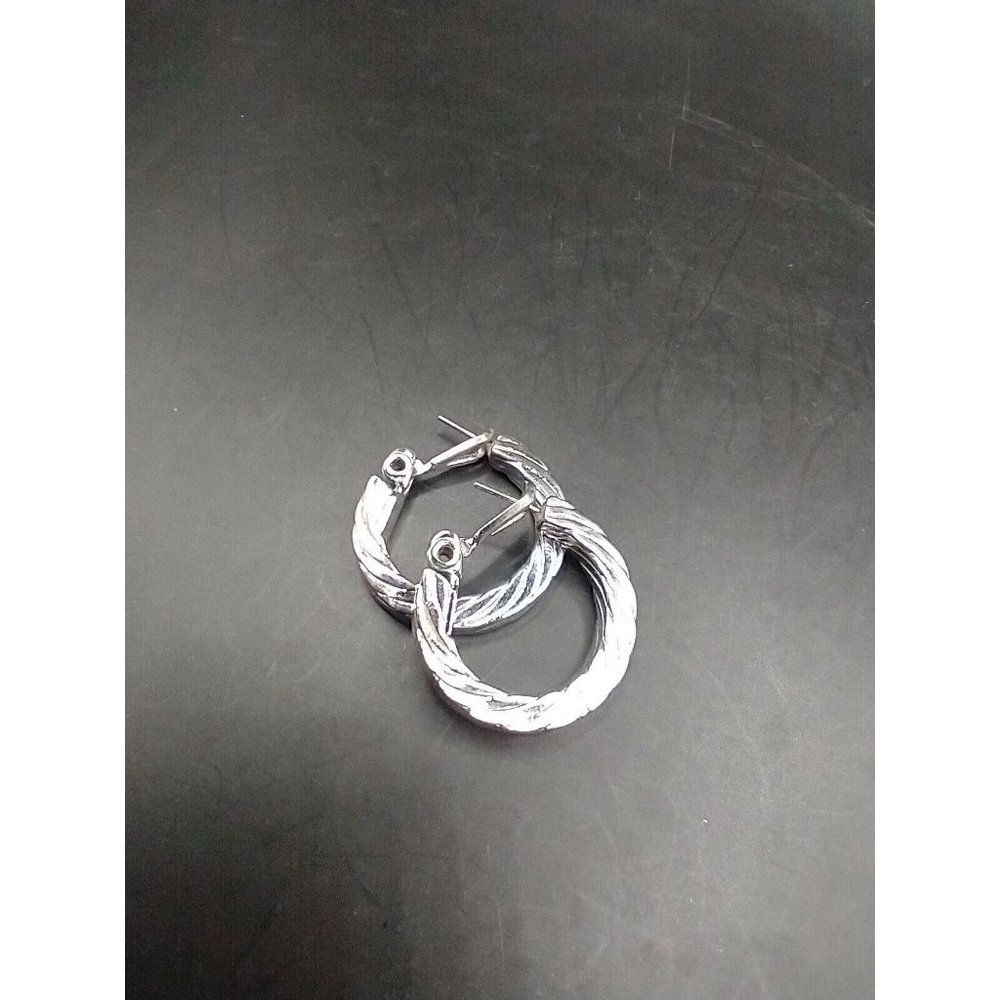 Vintage Monet Signed Textured silver Tone Classic Hoop Clip On Earrings E1